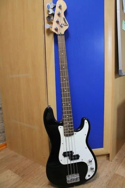 Лот: 10981770. Фото: 1. Бас гитара Precision Bass. Гитары