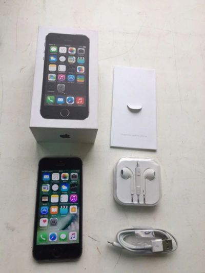 Лот: 10035367. Фото: 1. iPhone 5s Space Grey 16Gb touch... Смартфоны