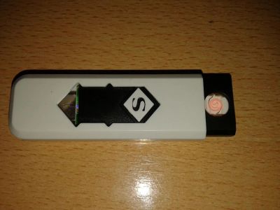 Лот: 5222720. Фото: 1. Электронная USB зажигалка со встроенным... Зажигалки, спички, пепельницы