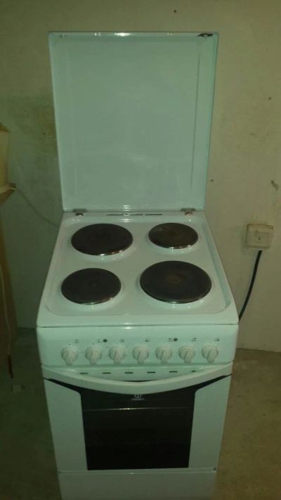 Лот: 9905852. Фото: 1. Электроплита indesit. Плиты, духовые шкафы, варочные поверхности