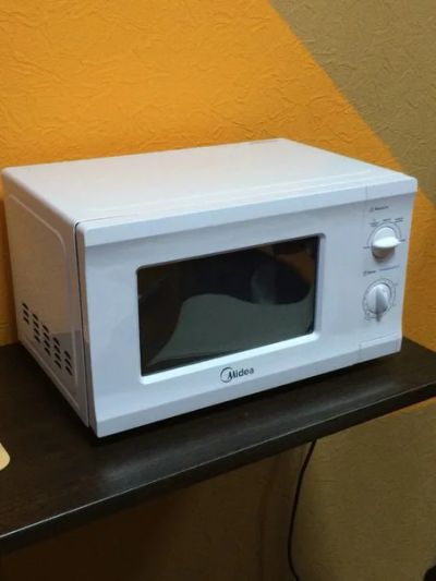Лот: 7167001. Фото: 1. микроволновая печь Midea MM720CPI. Микроволновки, мини-печи