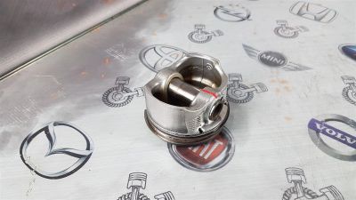 Лот: 23587919. Фото: 1. Поршень Mazda CX-7 L3-VDT L3Y4-11-SA0. Двигатель и элементы двигателя