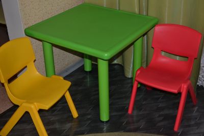 Лот: 14667883. Фото: 1. Столик зелёный с одним стульчиком... Столики, стулья, парты