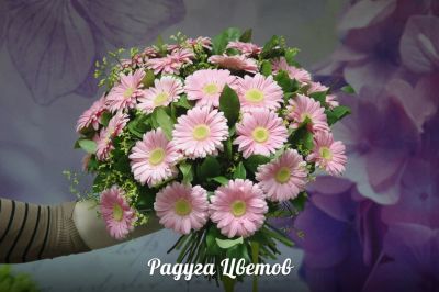 Лот: 6705019. Фото: 1. Фирменный букет от Радуги Цветов... Свежие цветы