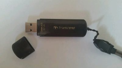 Лот: 9295027. Фото: 1. Флэшке 32 Гб. USB-флеш карты