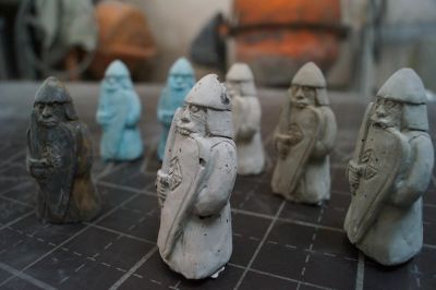 Лот: 13956238. Фото: 1. статуэтка "Витязь" бетонная. Ручная... Фигурки, статуэтки