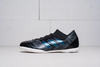 Лот: 11259995. Фото: 1. Футбольная обувь Adidas Nemeziz... Кеды, кроссовки, слипоны