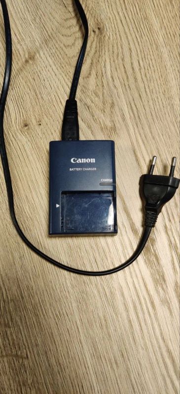 Лот: 24890250. Фото: 1. Canon Battery Charger. Аккумуляторы, зарядные