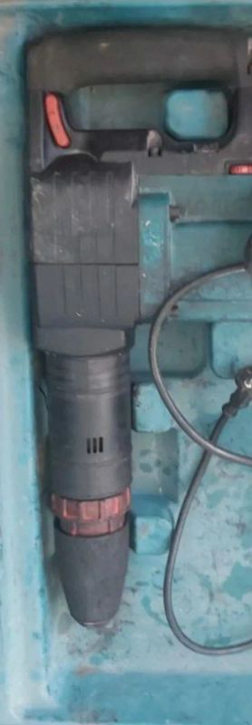 Лот: 25413190. Фото: 1. Отбойный молоток makita 1202c. Электроинструмент