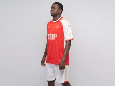 Лот: 24975409. Фото: 1. Футбольная форма Adidas FC Arsenal. Форма