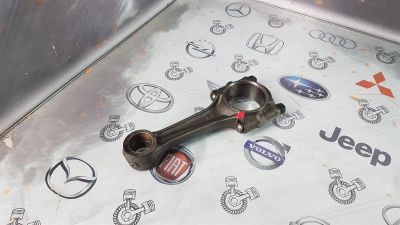 Лот: 23585678. Фото: 1. Шатун Mitsubishi Canter 4D32 ME012264. Двигатель и элементы двигателя