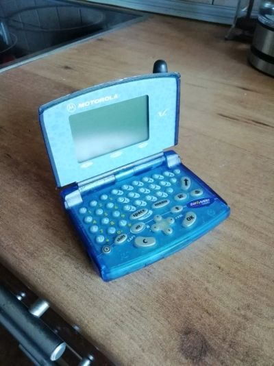 Лот: 11969224. Фото: 1. Motorola v100. Продажа, обмен. Кнопочные мобильные телефоны