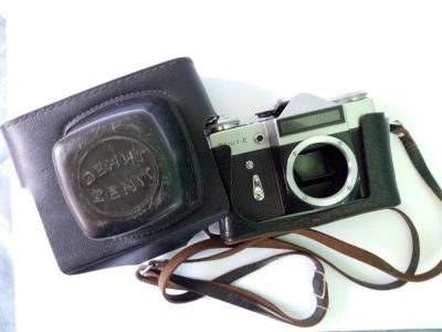 Лот: 9841373. Фото: 1. Зенит ЕТ тушка в кофре. Плёночные зеркальные