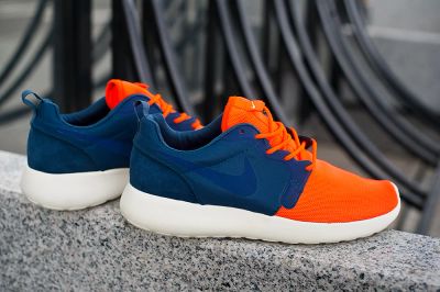 Лот: 4235192. Фото: 1. Nike Roshe Run (1337). Кеды, кроссовки, слипоны