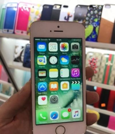 Лот: 10502094. Фото: 1. iPhone 5S 32Gb б/у золотой. РСТ. Смартфоны