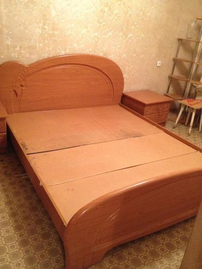 Лот: 3633603. Фото: 1. Кровать двуспальная б/у + 2 прикраватные... Кровати