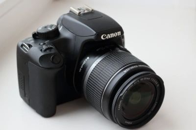 Лот: 4125029. Фото: 1. Зеркальный фотоаппарат Canon 1000D... Цифровые зеркальные