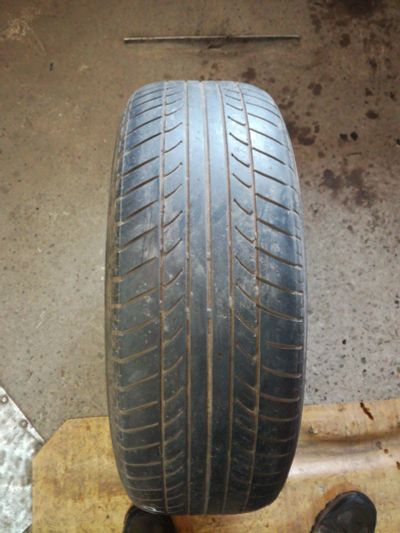 Лот: 11662702. Фото: 1. Одна шина Bridgestone 205 65 15. Шины