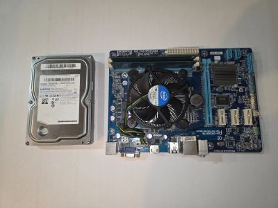 Лот: 25897782. Фото: 1. Материнская плата Gigabyte GA-H61M-DS2H... Комплекты запчастей