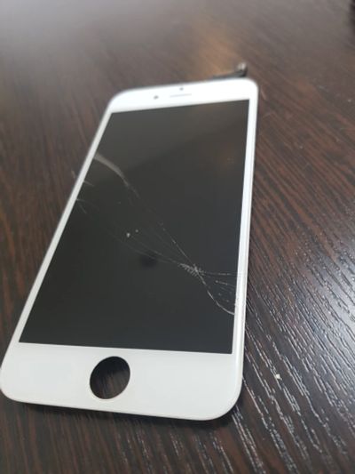 Лот: 16609231. Фото: 1. Экран iphone 6s (трещины на стекле... Защитные стёкла, защитные плёнки