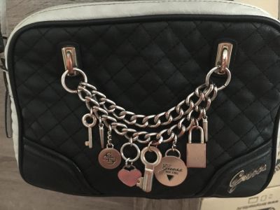 Лот: 9005148. Фото: 1. Модная, яркая Guess. Сумки