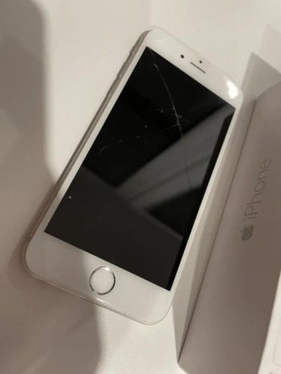 Лот: 18940453. Фото: 1. Iphone 6 и Samsung a10. Смартфоны