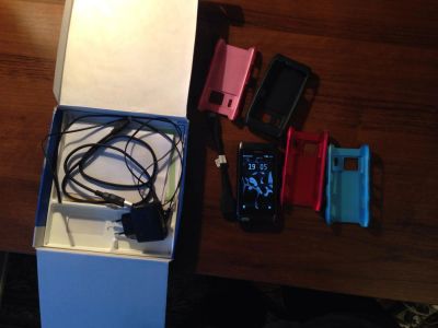 Лот: 4043150. Фото: 1. Nokia N8 BlacK комплект и 4 чехла. Смартфоны