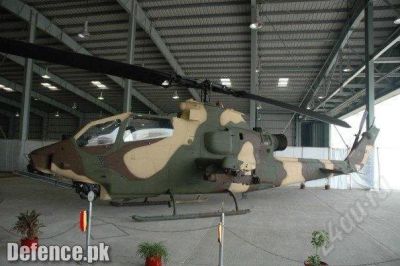 Лот: 562601. Фото: 1. Сборная модель AH-1F Cobra Attack. Авиамоделизм