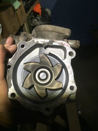 Лот: 17993156. Фото: 1. Помпа от Subaru impreza gg EJ152. Двигатель и элементы двигателя