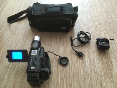 Лот: 12296973. Фото: 1. Видеокамера JVC compact vhs camcorder... Видеокамеры