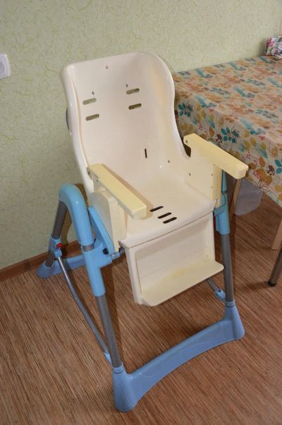Лот: 8994986. Фото: 1. Стул для кормления. Стульчики для кормления
