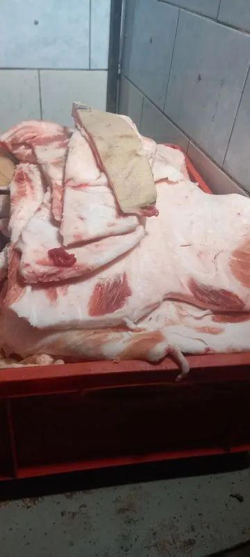 Лот: 23689418. Фото: 1. Сало свиное на шкуре свежее не... Мясо, птица, яйцо