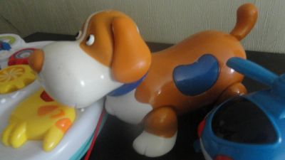 Лот: 6144289. Фото: 1. Собака Музыкальная на колесиках... Музыкальные