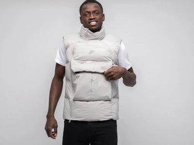 Лот: 18832900. Фото: 1. Жилет Nike. Верхняя одежда