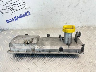 Лот: 25366397. Фото: 1. клапанная крышка Renault Sandero... Двигатель и элементы двигателя