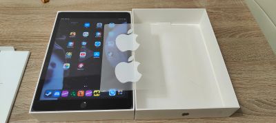 Лот: 21782240. Фото: 1. Apple iPad 9 го поколения в отличном... Планшеты