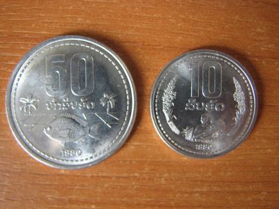 Лот: 4501686. Фото: 1. Лаос 50 и 10 атт 1980 года. Новые... Азия