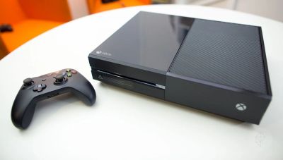 Лот: 9923175. Фото: 1. Xbox ONE 1TB + 2 геймпада (новый... Игровые приставки, консоли
