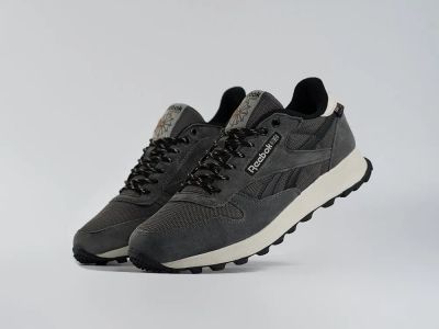 Лот: 25199696. Фото: 1. Кроссовки Reebok Classic Leather... Кеды, кроссовки, слипоны