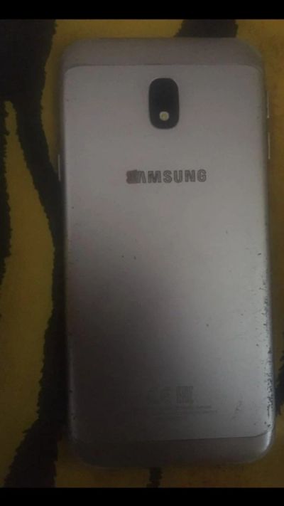 Лот: 19202551. Фото: 1. Samsung j3. Смартфоны