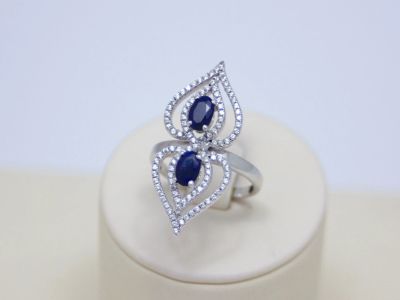 Лот: 14670025. Фото: 1. СЕРЕБРЯНОЕ КОЛЬЦО С САПФИРАМИ... Кольца, перстни