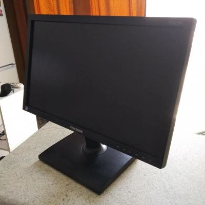 Лот: 15228707. Фото: 1. Samsung s19c200 +кабеля. ЖК-мониторы