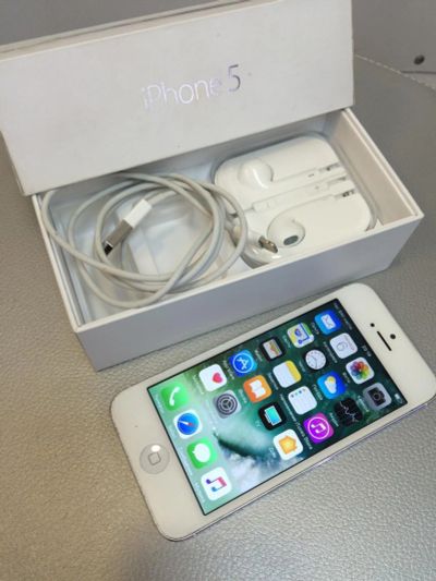 Лот: 10409261. Фото: 1. Смартфон Apple iPhone 5 16Gb Silver... Смартфоны