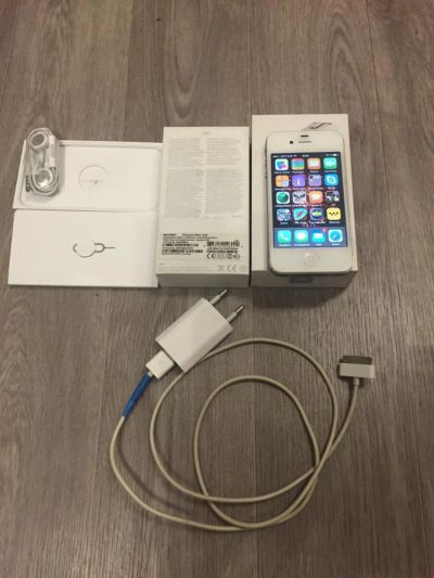 Лот: 8150438. Фото: 1. Iphone 4s 16gb. Смартфоны