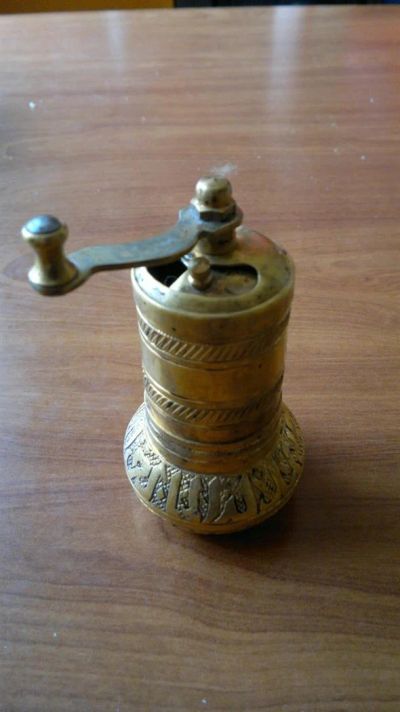 Лот: 3858588. Фото: 1. Перечница мельница. Другое (посуда, кухонная утварь)