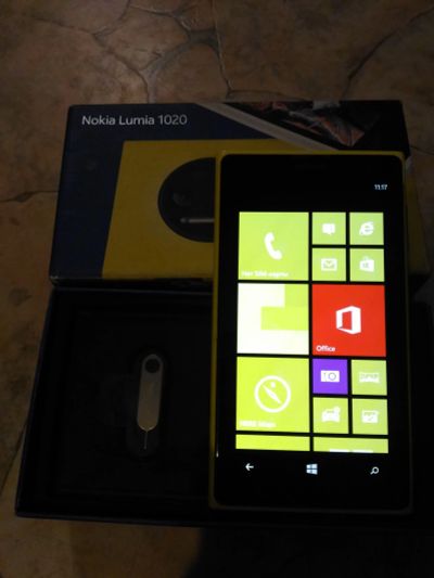 Лот: 12151532. Фото: 1. Nokia lumia 1020. Кнопочные мобильные телефоны