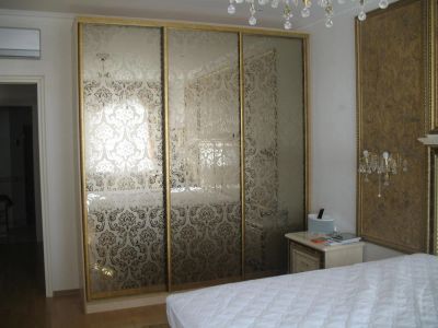 Лот: 7457795. Фото: 1. купе с рисунком. Шкафы, шкафы-купе