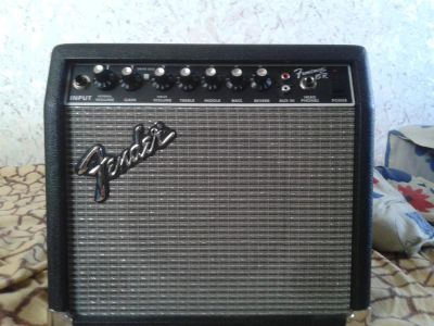 Лот: 3380980. Фото: 1. комбоусилитель Fender Frontman... Гитарные эффекты и комбоусилители