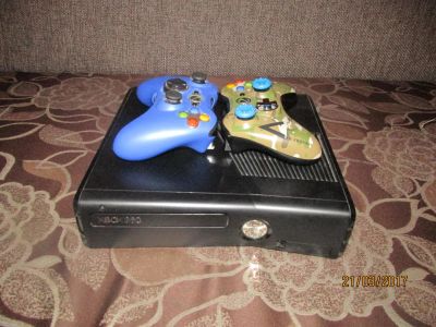 Лот: 9194724. Фото: 1. Xbox 360 Freeboot 250Gb + 2 геймпада. Игровые приставки, консоли