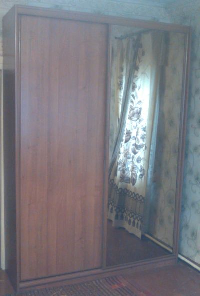 Лот: 11768561. Фото: 1. Шкаф купе 2-х створчатый с зеркалом... Шкафы, шкафы-купе